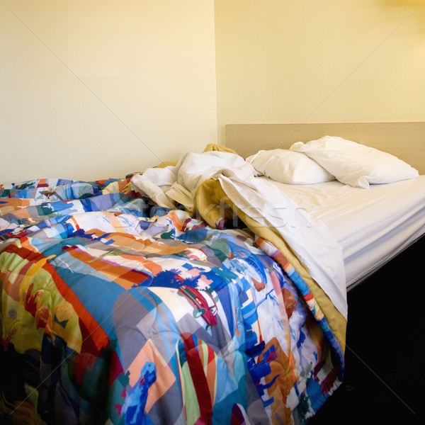 Bett Zimmer Innenraum erschossen Motel unordentlich Stock foto © iofoto