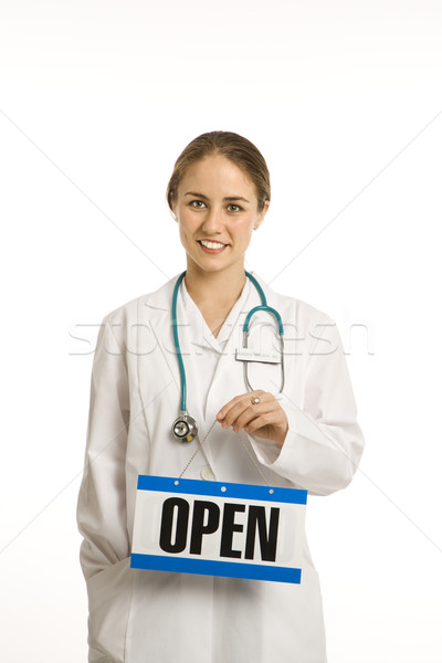 Orvos tart nyitva tábla portré kaukázusi női Stock fotó © iofoto
