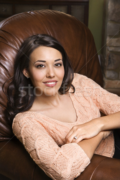 Foto stock: Mujer · sonriente · sesión · cuero · silla · sonriendo