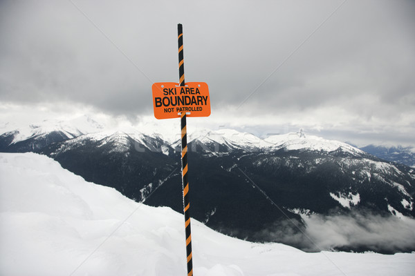 Narciarskie szlak granica podpisania górskich krajobraz Zdjęcia stock © iofoto