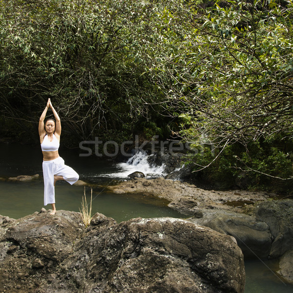 Foto d'archivio: Asian · donna · yoga · americano · bilanciamento · torrente