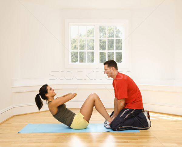 Abdominal ejercicio hombre pies abajo Foto stock © iofoto