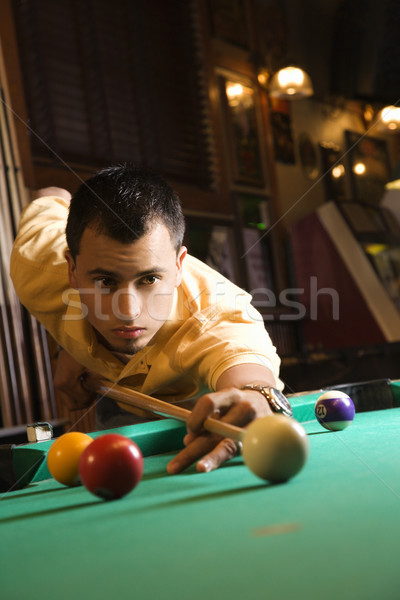 Mann spielen Billard junger Mann Pool Ball Stock foto © iofoto
