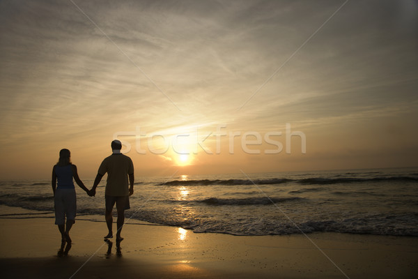 Couple Marche Plage Coucher Du Soleil Silhouette