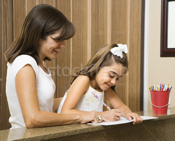 Maman aider fille hispanique mère devoirs [[stock_photo]] © iofoto