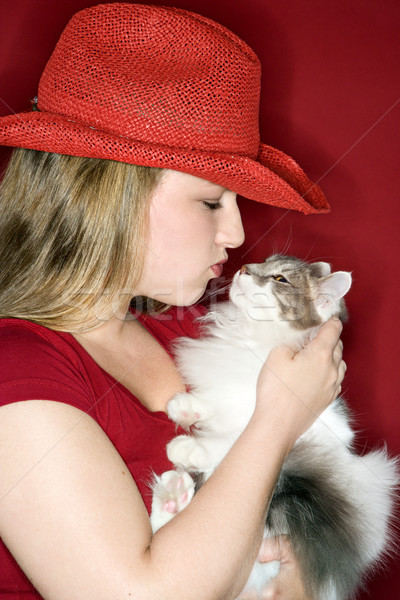 Fiatal nő tart bolyhos macska fiatal kaukázusi Stock fotó © iofoto