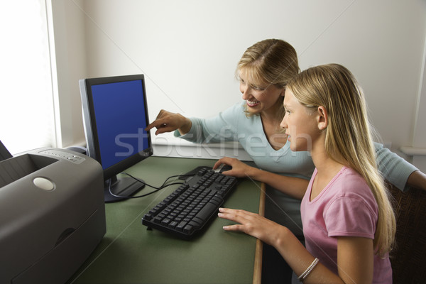 Matka córka komputera dziewczyna kobieta Zdjęcia stock © iofoto