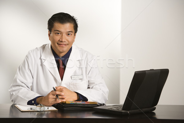Arts kantoor asian amerikaanse mannelijke arts vergadering Stockfoto © iofoto