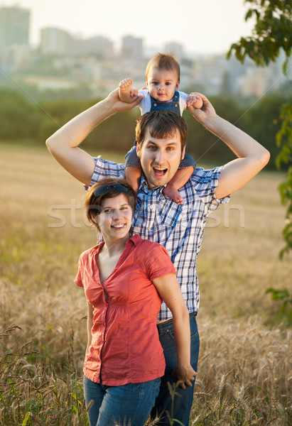 Familia feliz campo puesta de sol mujer hombre naturaleza Foto stock © Ionia