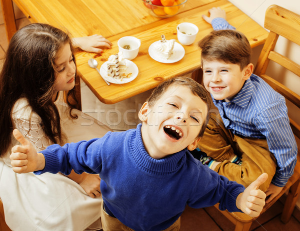 Wenig cute Jungen Essen Dessert Holz Stock foto © iordani