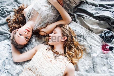 Stockfoto: Twee · mooie · tweeling · zus · blond · gekruld