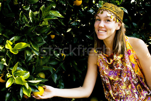 Bastante Islam mujer naranja arboleda sonriendo Foto stock © iordani