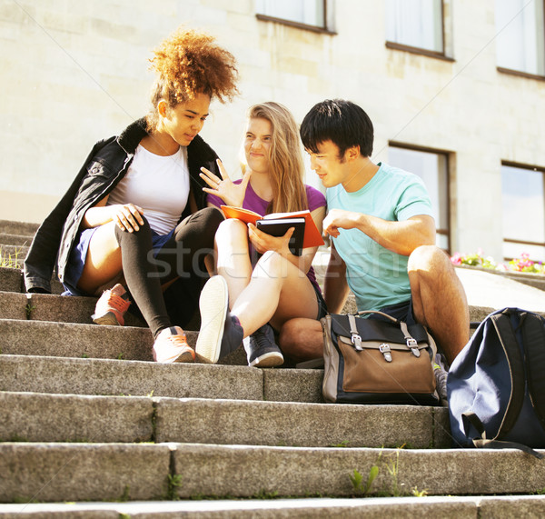 Cute Gruppe Gebäude Universität Pfund Mädchen Stock foto © iordani