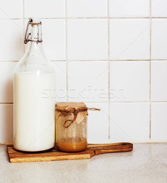 Foto stock: Manhã · comida · leite · mel · vidro · madeira