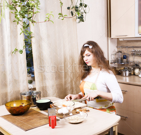 Jungen hübsche Frau Hausfrau Kochen Küche Stock foto © iordani