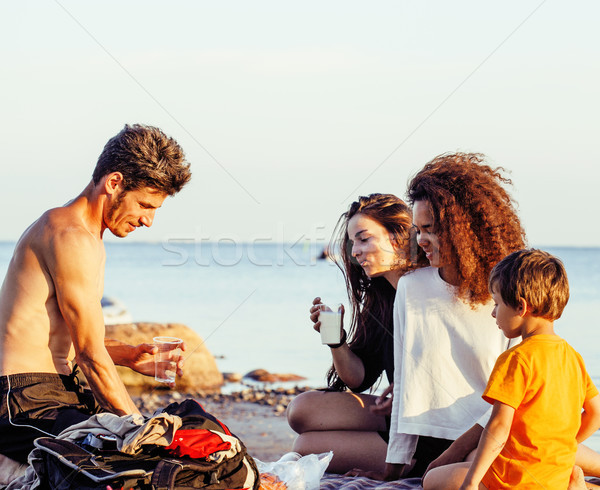 [[stock_photo]]: Joli · nation · âge · amis · mer