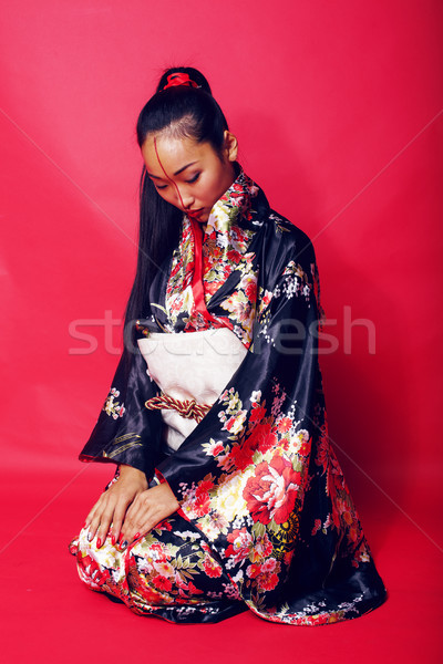 Jungen ziemlich Geisha rot posiert Kimono Stock foto © iordani
