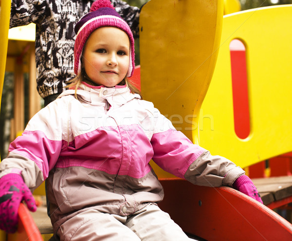 Weinig cute jongen meisje spelen buiten Stockfoto © iordani