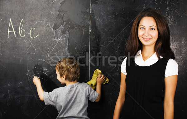 Wenig cute Junge jungen Lehrer Klassenzimmer Stock foto © iordani