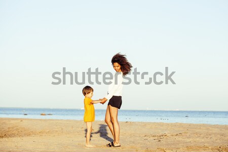 Foto stock: Bastante · diverso · nación · edad · amigos · mar