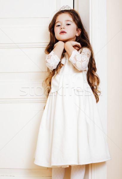 Mały cute dziewczyna domu otwarcie drzwi Zdjęcia stock © iordani