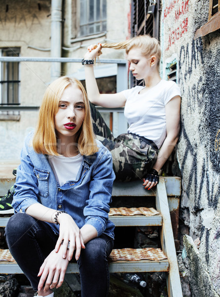 Twee blond echt tienermeisje opknoping uit Stockfoto © iordani