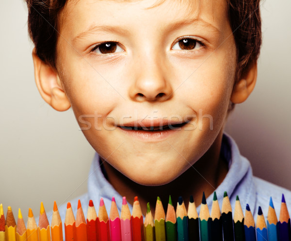 [[stock_photo]]: Peu · cute · garçon · couleur · crayons