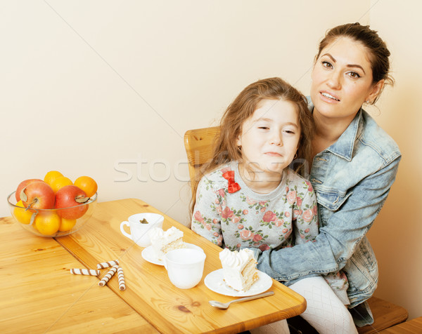 Genç anne kız mutfak içme çay Stok fotoğraf © iordani