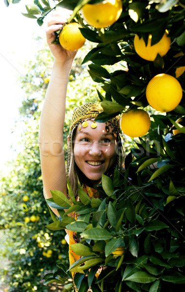 Bastante Islam mujer naranja arboleda sonriendo Foto stock © iordani