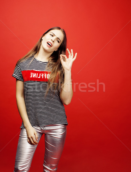 Foto stock: Jóvenes · bastante · posando · brillante · rojo