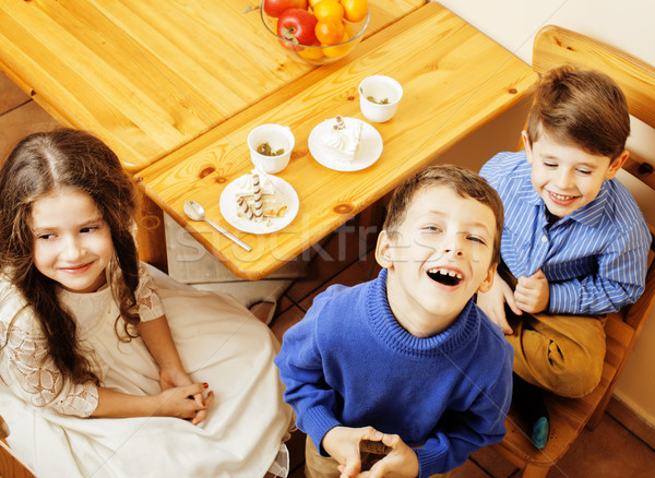 Wenig cute Jungen Essen Dessert Holz Stock foto © iordani