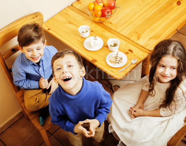 Wenig cute Jungen Essen Dessert Holz Stock foto © iordani