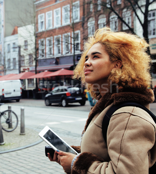 [[stock_photo]]: Jeunes · joli · fille · cheveux · bouclés