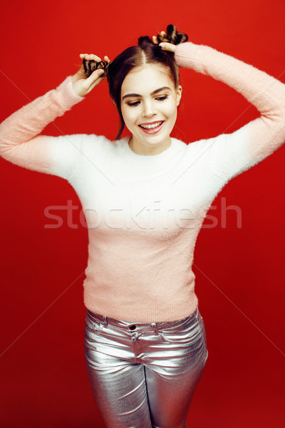 Foto stock: Jóvenes · bastante · posando · brillante · rojo