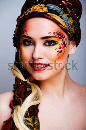 Piękna jasne Afryki kobieta twórczej uzupełnić Zdjęcia stock © iordani