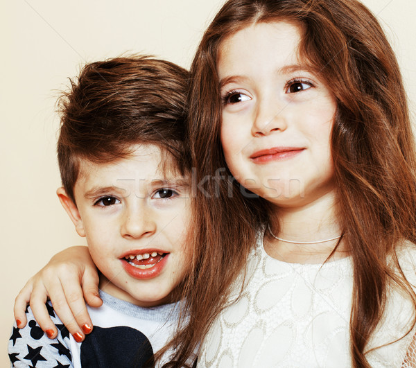 Foto stock: Pequeno · bonitinho · menino · menina · jogar