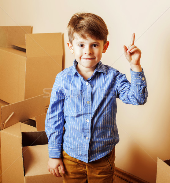 Foto stock: Pequeño · cute · nino · habitación · vacía · casa