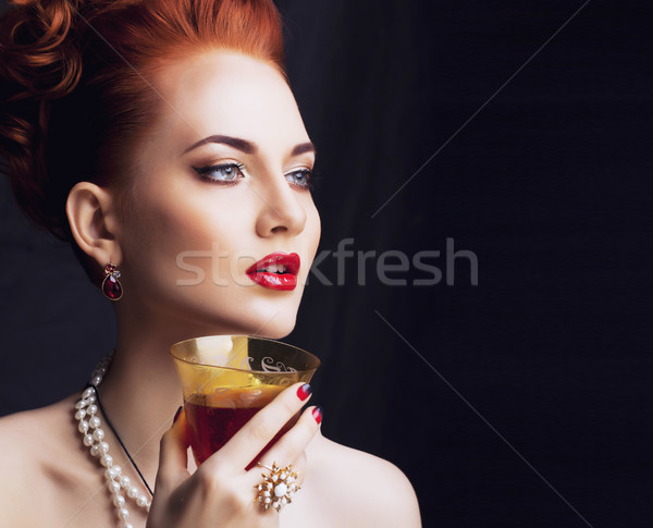 Frumuseţe elegant femeie manichiură Imagine de stoc © iordani