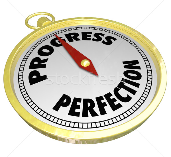 Vooruitgang vs perfectie goud kompas punt Stockfoto © iqoncept