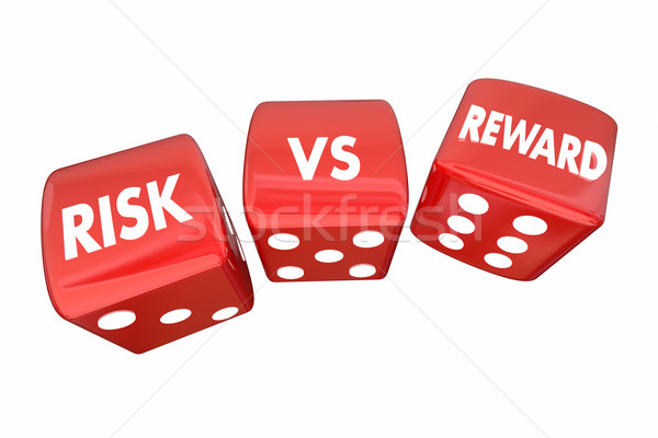 [[stock_photo]]: Risque · vs · récompenser · dés · roi · mots