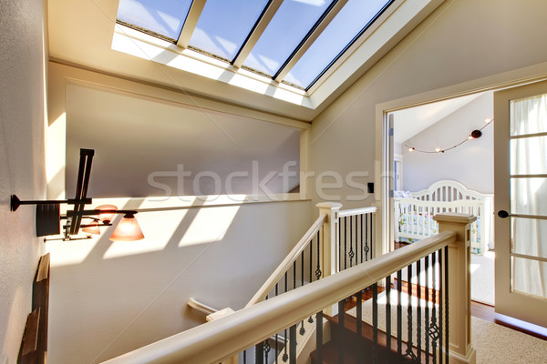 Merdiven tavan penceresi bebek oda parlak koridor Stok fotoğraf © iriana88w