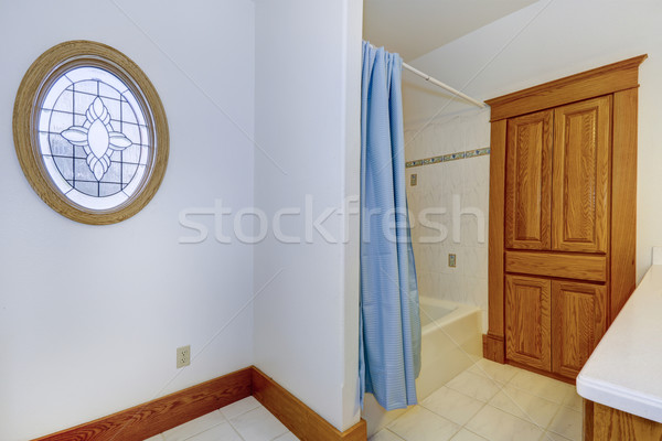 Salle de bain intérieur vieux maison simple Photo stock © iriana88w