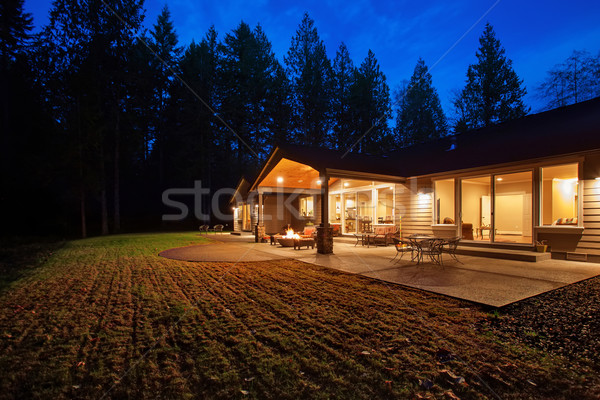 Retour herbe couvert patio maison [[stock_photo]] © iriana88w