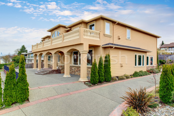 [[stock_photo]]: Belle · maison · balcon · grand · ciel