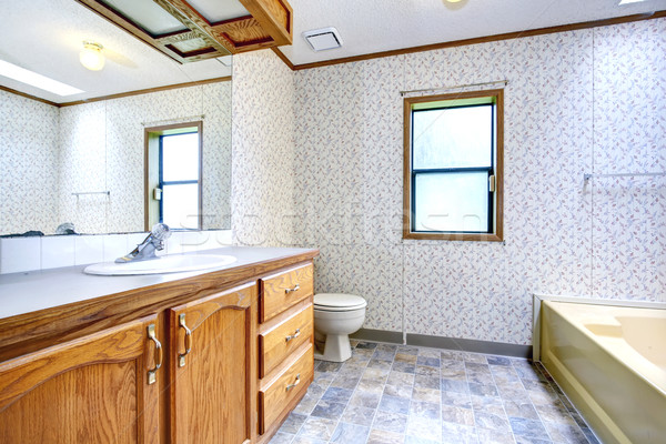 Salle de bain intérieur spacieux fenêtre bois wallpaper Photo stock © iriana88w