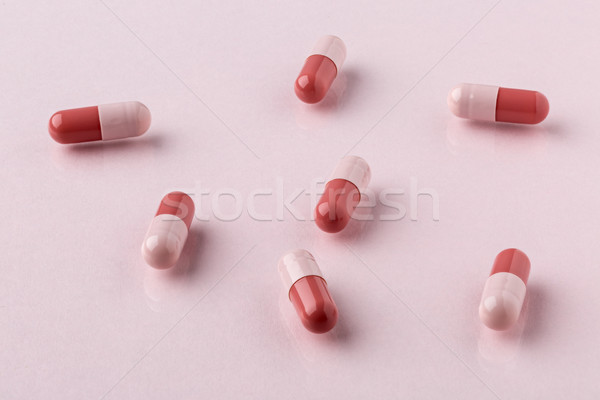 Drogue brun capsules table médicaux [[stock_photo]] © ironstealth