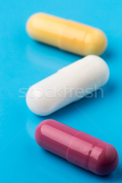 Tres pastillas azul médicos rojo Foto stock © ironstealth