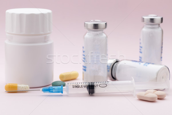 [[stock_photo]]: Médecine · pilule · bouteille · injection · seringue