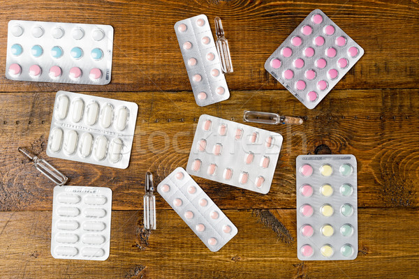 Diferente pastillas ampolla Pack mesa de madera Foto stock © ironstealth