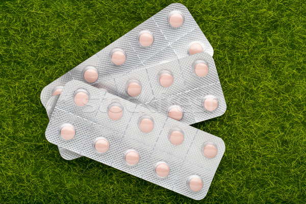 Rózsaszín tabletták hólyag csomag fű zöld fű Stock fotó © ironstealth